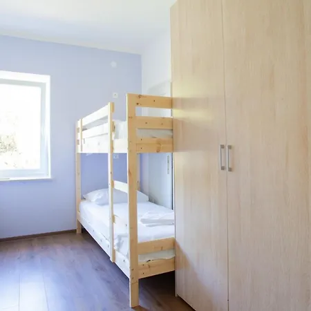 Trobenta In Oblak بيت شباب