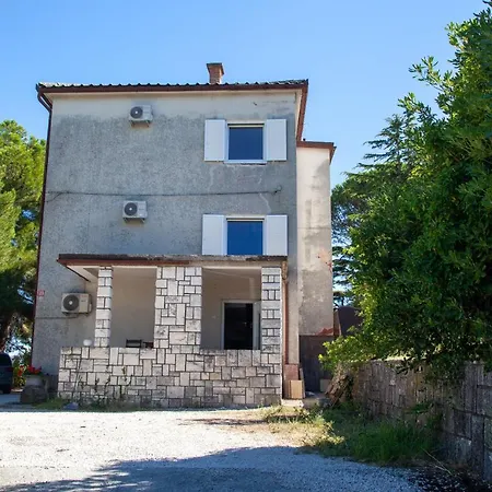 Trobenta In Oblak אכסניה בפורטורוז