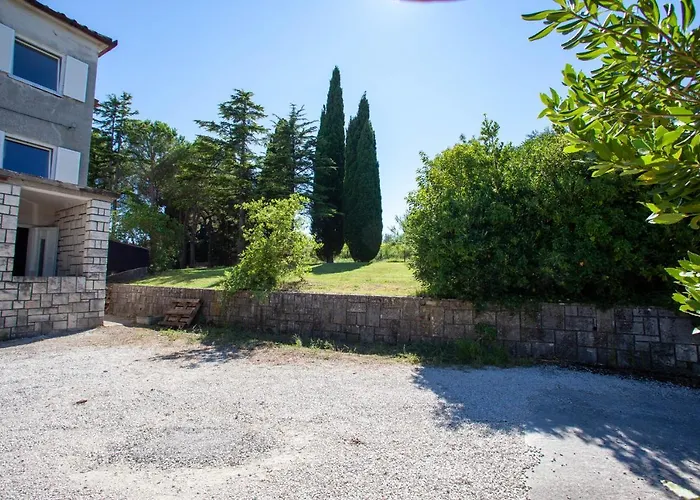 Trobenta In Oblak Albergue *